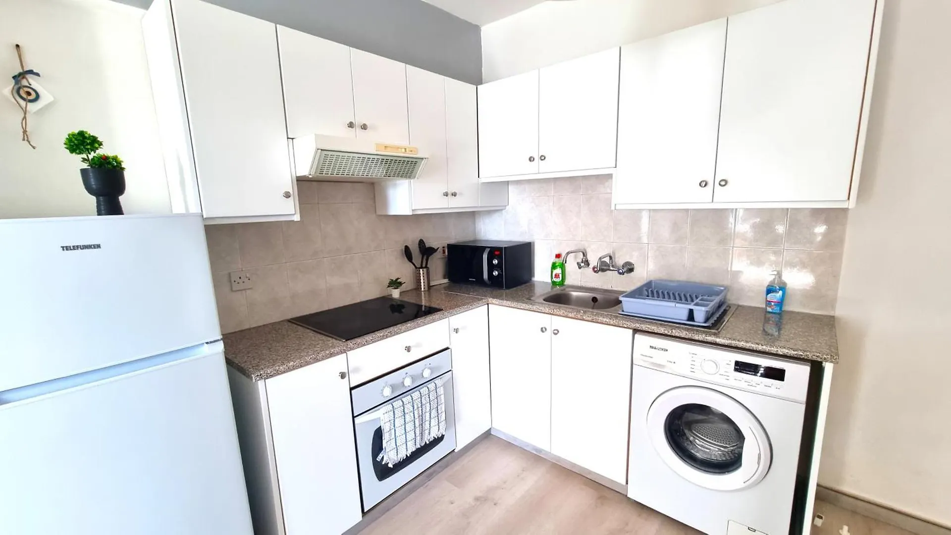 2Br Apt Coastal Comfort With Internet Access ラルナカ アパート