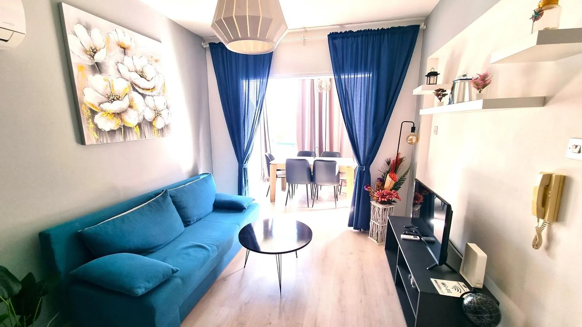 2Br Apt Coastal Comfort With Internet Access ラルナカ